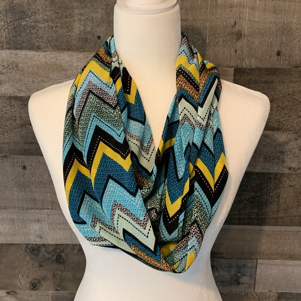 Chevron Infinity Scarf - Picture 15 of 16